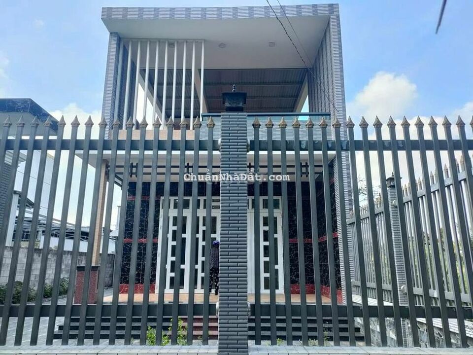 NHÀ LẦU KIÊN CỐ HIỆN ĐẠI P.PHÚ TÂN CÁCH NHỰA 100M