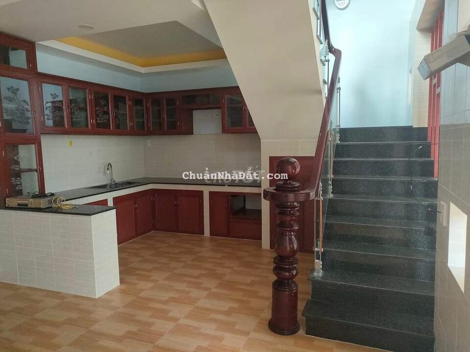 NHÀ LẦU KIÊN CỐ HIỆN ĐẠI P.PHÚ TÂN CÁCH NHỰA 100M