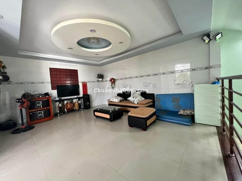 BÁN 2 CĂN NHÀ KIÊN CỐ TRÊN 576M2 ĐẤT MTIEN NHỰA