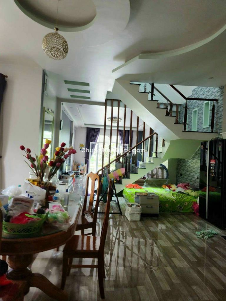 BÁN NHÀ MẶT TIỀN TÂN THẠCH