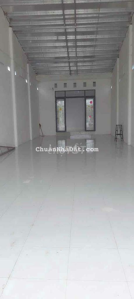 Bán nhà cấp 4 còn rất mới (có GPXD), mặt tiền ĐT925