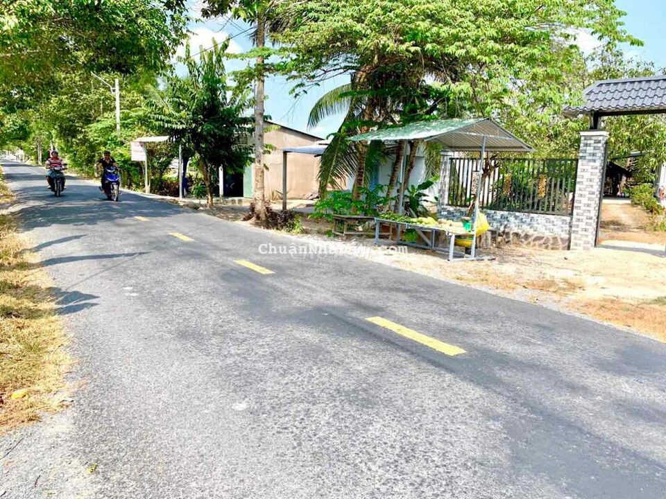 Bán nhà cấp 4 còn rất mới (có GPXD), mặt tiền ĐT925