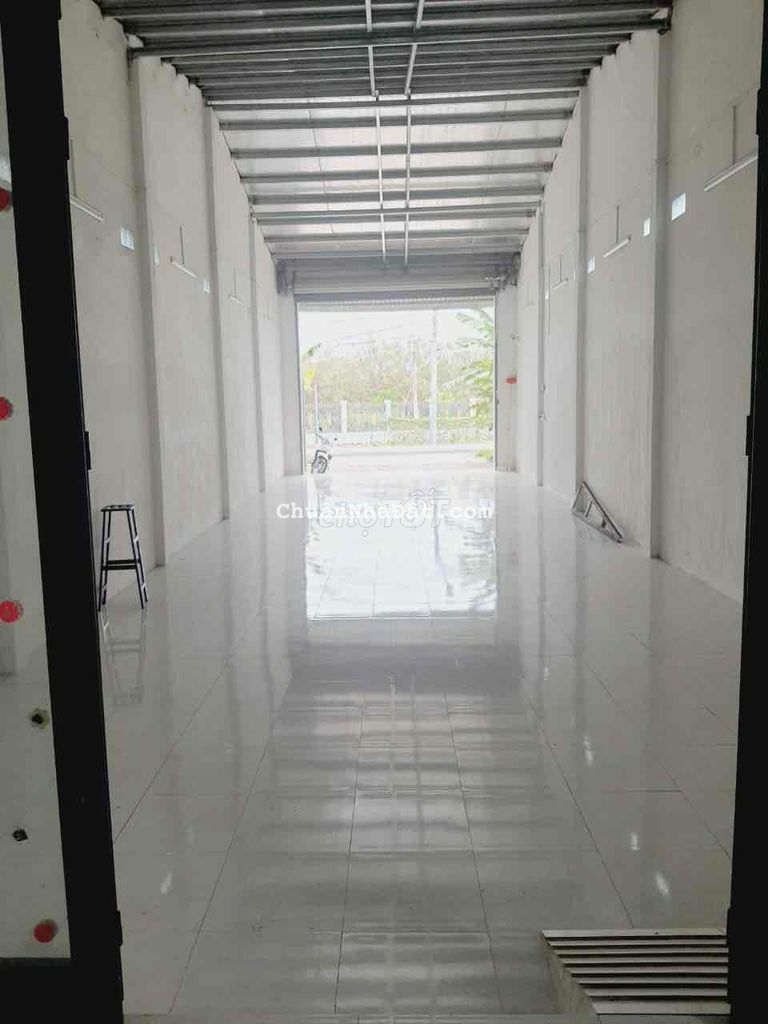 Bán nhà cấp 4 còn rất mới (có GPXD), mặt tiền ĐT925