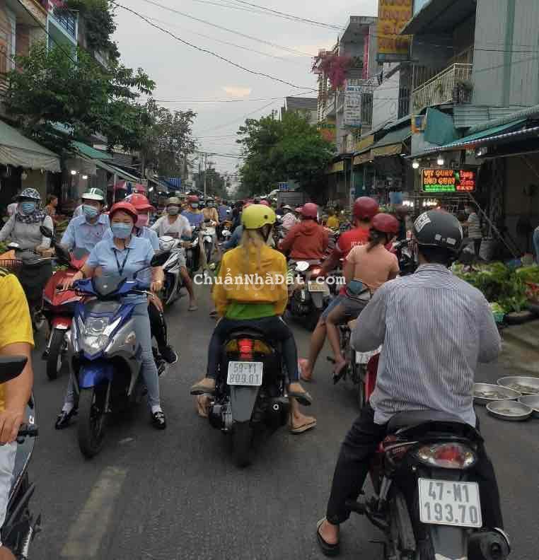 bán nhà phố mặt chợ đang kinh doanh