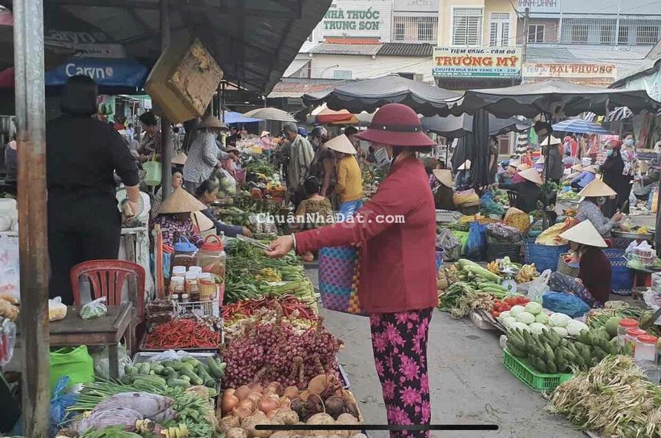 bán nhà phố mặt chợ đang kinh doanh