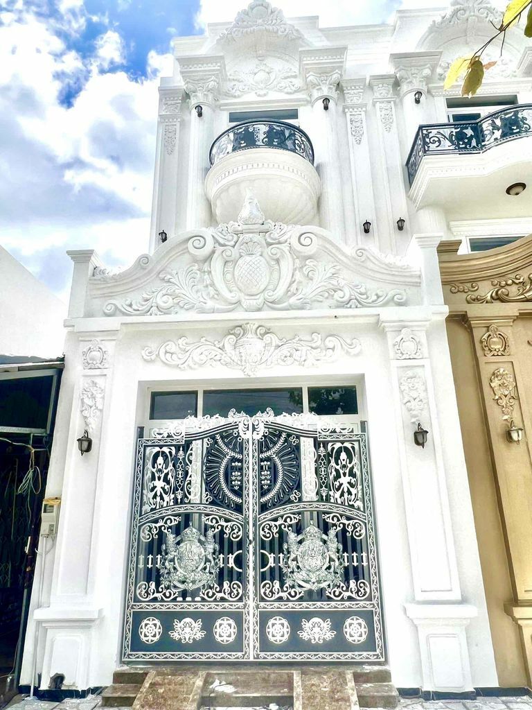 Nhà 4 tầng ngay chợ Hưng Thạnh khu văn hóa Tây Đô