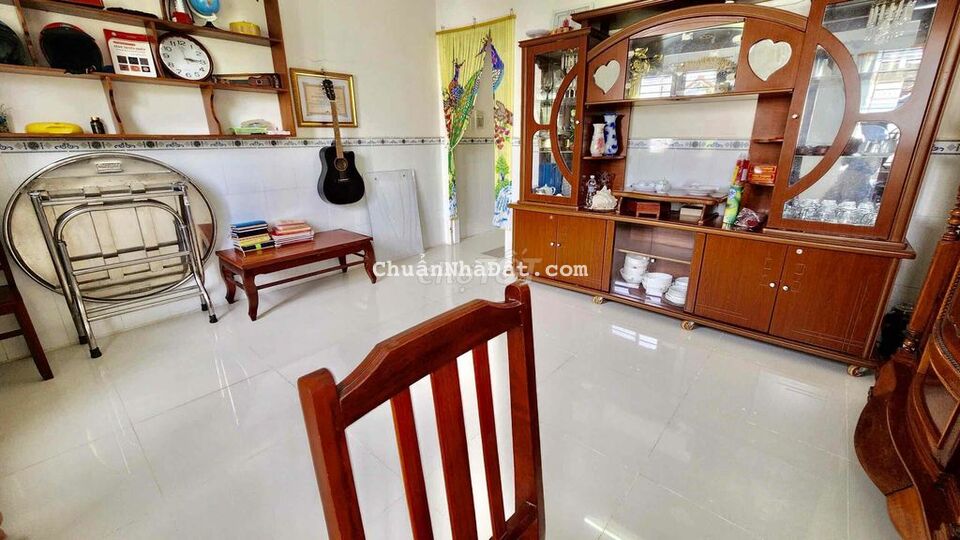 Nhà lầu 68m2 sh hoàn công 4PN khu Hoàng Quân gần trường học FPT CRang