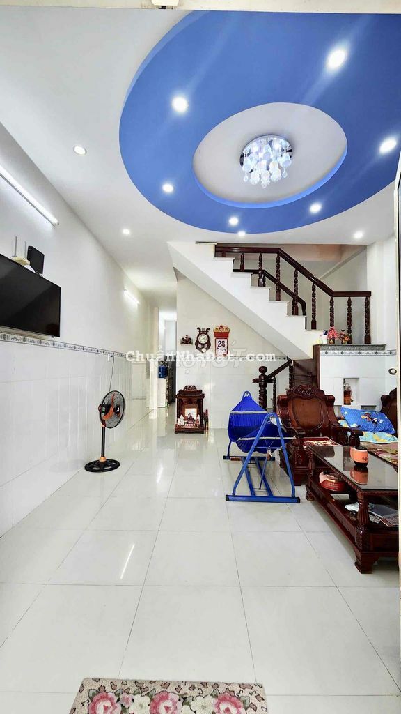 Nhà lầu 68m2 sh hoàn công 4PN khu Hoàng Quân gần trường học FPT CRang