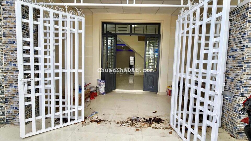 Nhà 1 lầu Hoàn công trục chính đầu đường kdc Hoàng Quân gần DH Tây Đô