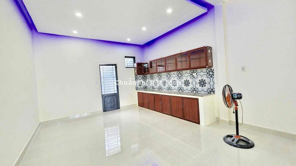 Nhà 1 lầu Hoàn công trục chính đầu đường kdc Hoàng Quân gần DH Tây Đô