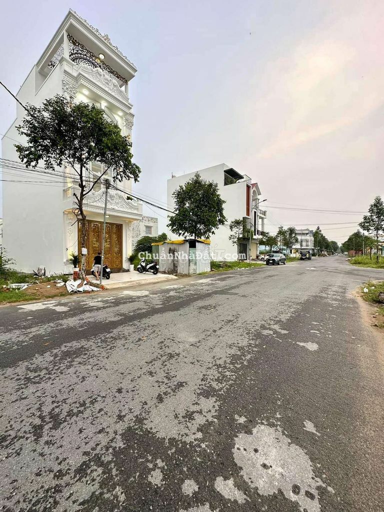 NHÀ 3 LẦU FUL NỘI THẤT CAO CẤP-KDC HỒNG LOAN, CÁI RĂNG,TPCẦN THƠ