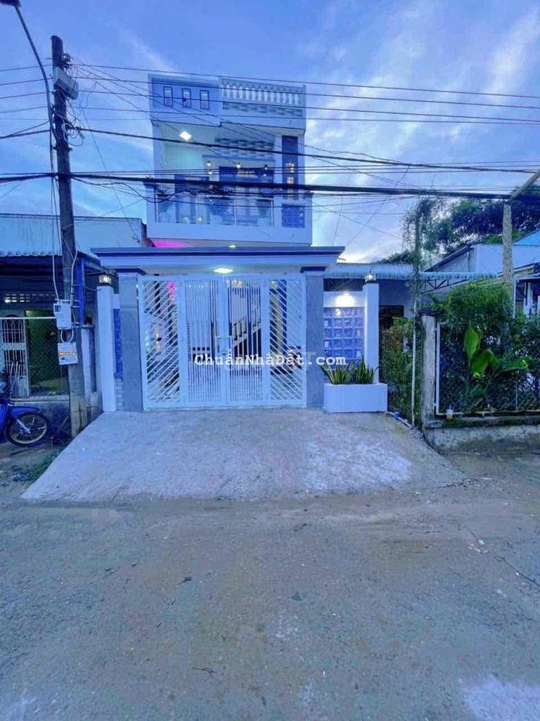 NHÀ MẶT TIỀN ĐƯỜNG HÀNG GÒN CÓ SÂN ĐẬU OTO QUẬN CÁI RĂNG