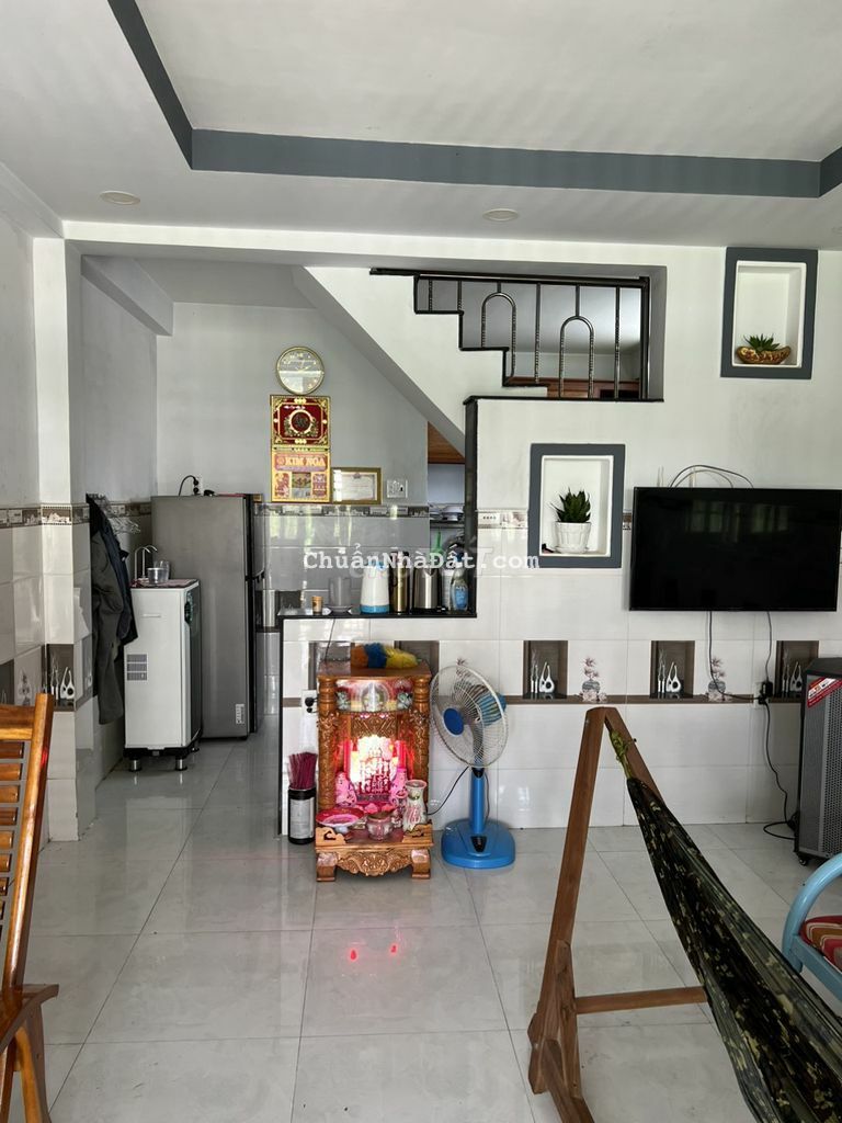 Nhà 180m2  đang cho thuê 8tr/tháng đường Long hậu giá Mềm có 1 không 2