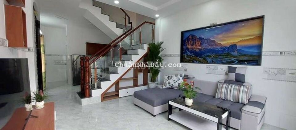 Nhà mới hoàn thiện gần trạm y tế Hưng Long , 1T_2L. Sổ hồng riêng