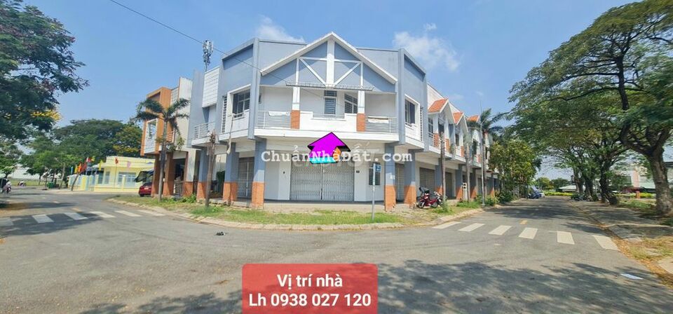 Nhà Góc 2 Mặt Tiền Đường Lớn Ngay Chợ Long Hậu. Nhà Góc 2 Mặt Tiền Đường Lớn Ngay Chợ Long Hậu.