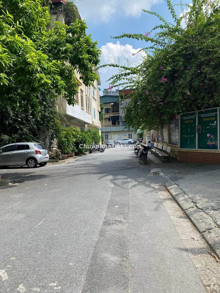 TÒA NHÀ VĂN PHÒNG TRUNG KÍNH ĐÔI, ÔTÔ, THUẬN TIỆN SÁT PHỐ: 110M, 19 TỶ