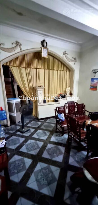 PHỐ LẠC LONG QUÂN - GẦN HỒ -Ô TÔ ĐỖ CỬA 110 M2 4 TẦNG MT 6,4 M GIÁ 23 TỶ