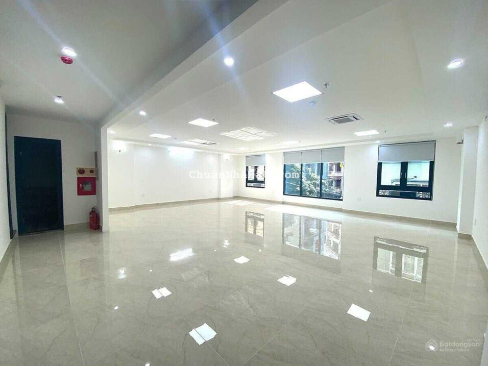 Bán toà văn phòng phố Trần Kim Xuyến-Hạ Yên Quyết, 115m2 x8T. MT 10m. 43 tỷ, cho thuê 120tr, ô tô