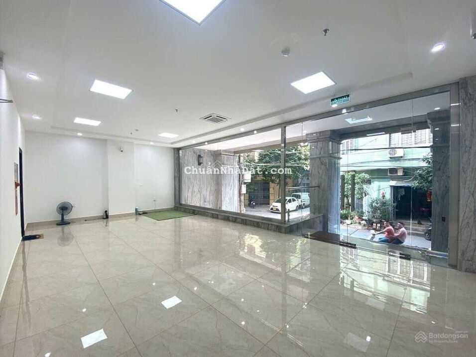 Bán toà văn phòng phố Trần Kim Xuyến-Hạ Yên Quyết, 115m2 x8T. MT 10m. 43 tỷ, cho thuê 120tr, ô tô