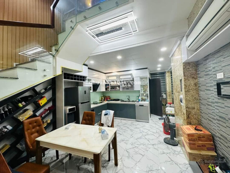 Bán gấp 190m2 nhà Cầu Giấy, 28p kk, vừa ở vừa cho thuê, MT 15m, nhỉnh 24 tỷ có bớt. LH 0348431290