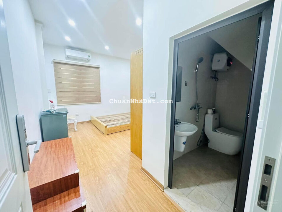 Ngõ vip quận uỷ Cầu Giấy - 30m ra ô tô tránh - phân lô cán bộ công an - sổ riêng 30m2, 5T, 3. X tỷ