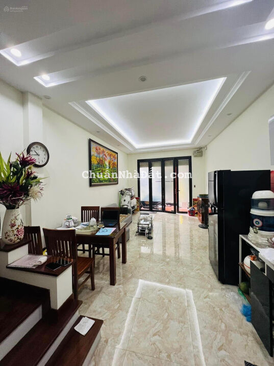 Bán nhà chính chủ Cầu Giấy 30m2 5T giá 3.52 tỷ sổ đỏ chính chủ vuông đét