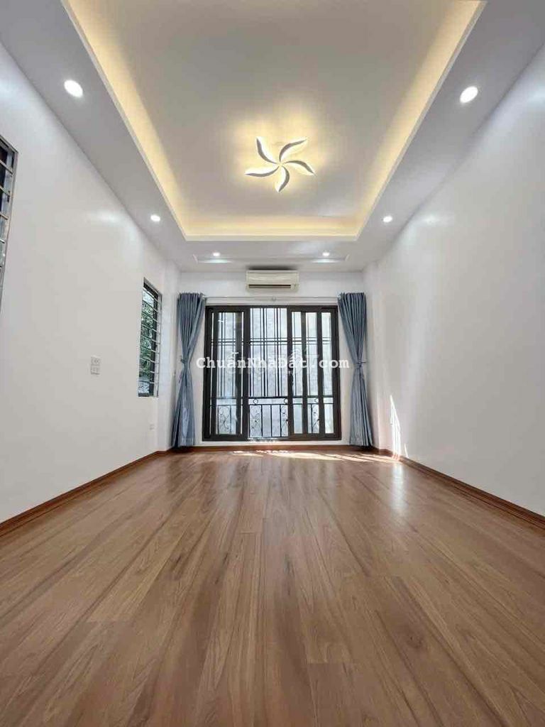 TT CẦU GIẤY, LÔ GÓC THOÁNG SÁNG NHÀ ĐẸP Ở SƯỚNG 31m2 BÁN GẤP 4,1 TỶ