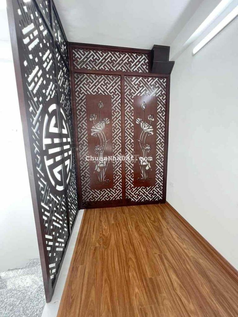 TT CẦU GIẤY, LÔ GÓC THOÁNG SÁNG NHÀ ĐẸP Ở SƯỚNG 31m2 BÁN GẤP 4,1 TỶ