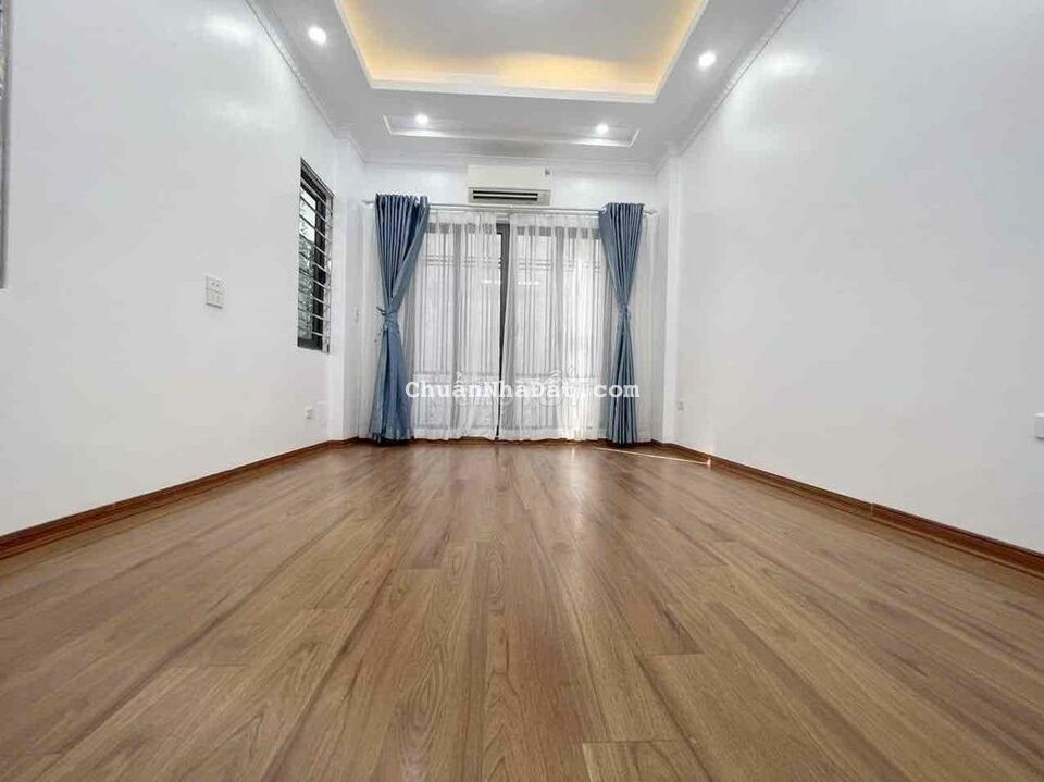 TT CẦU GIẤY, LÔ GÓC THOÁNG SÁNG NHÀ ĐẸP Ở SƯỚNG 31m2 BÁN GẤP 4,1 TỶ