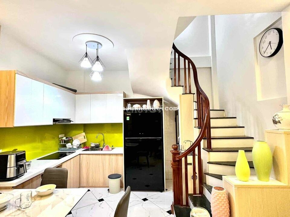 Dương Quảng Hàm_sát phố_ngõ to_nhà thoáng_35m_5T_chỉ 3.75 tỷ Dương Quảng Hàm_sát phố_ngõ to_nhà thoáng_35m_5T_chỉ 3.75 tỷ