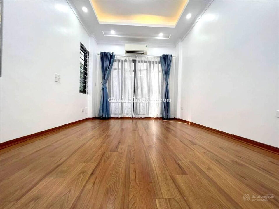 Bán nhà Trần Thái Tông, trung tâm quận Cầu Giấy, nhà 5 tầng mới cứng chỉ 4,1 tỷ Bán nhà Trần Thái Tông, trung tâm quận Cầu Giấy, nhà 5 tầng mới cứng chỉ 4,1 tỷ