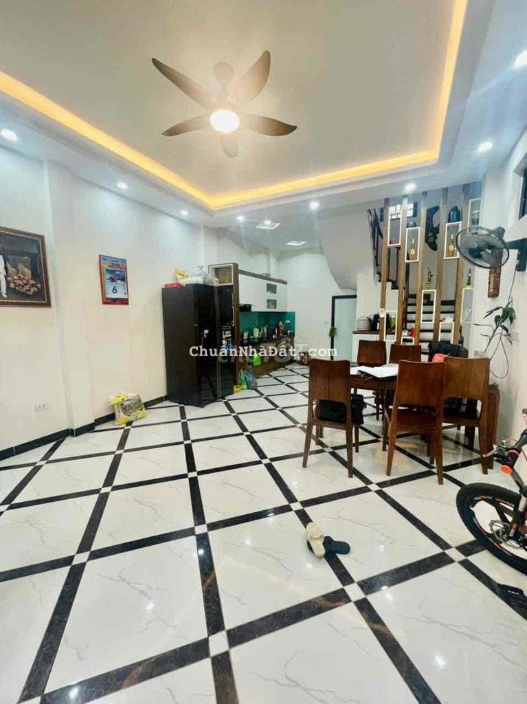 Trần Thái Tông 36m2-Lô Góc-2Thoáng-Ngõ Nông-Giá chỉ 4,1Tỷ