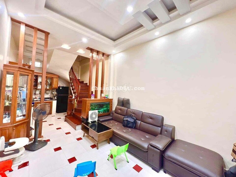 Khúc Thừa Dụ, gần phố, lô góc,nhà đẹp, ở luôn, 36m2 bán gấp 4.05 tỷ