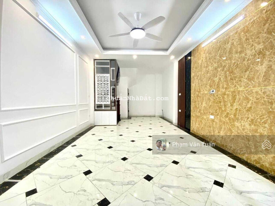 Nhà cực đẹp 36m2x5T ảnh thật. Vuông vắn, mặt ngõ thông, rộng thoáng phố Hoàng Ngân, Nguyễn Thị Định