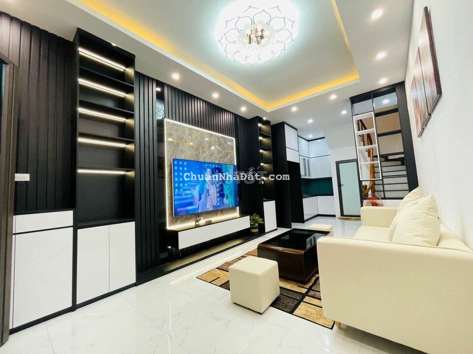 Lạc Long Quân-Ô Tô Đỗ Cửa-Nhà Đẹp Ở Ngay