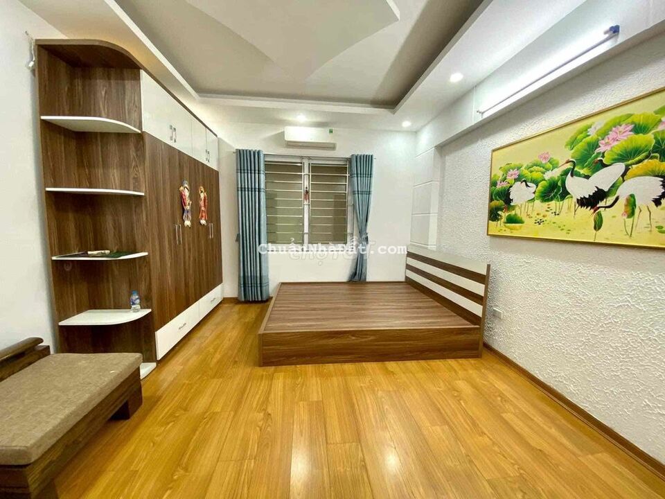 Thật 100%, bán nhà Cầu Giấy dưới 5 tỷ, ngõ ôtô, view hồ, gần phố