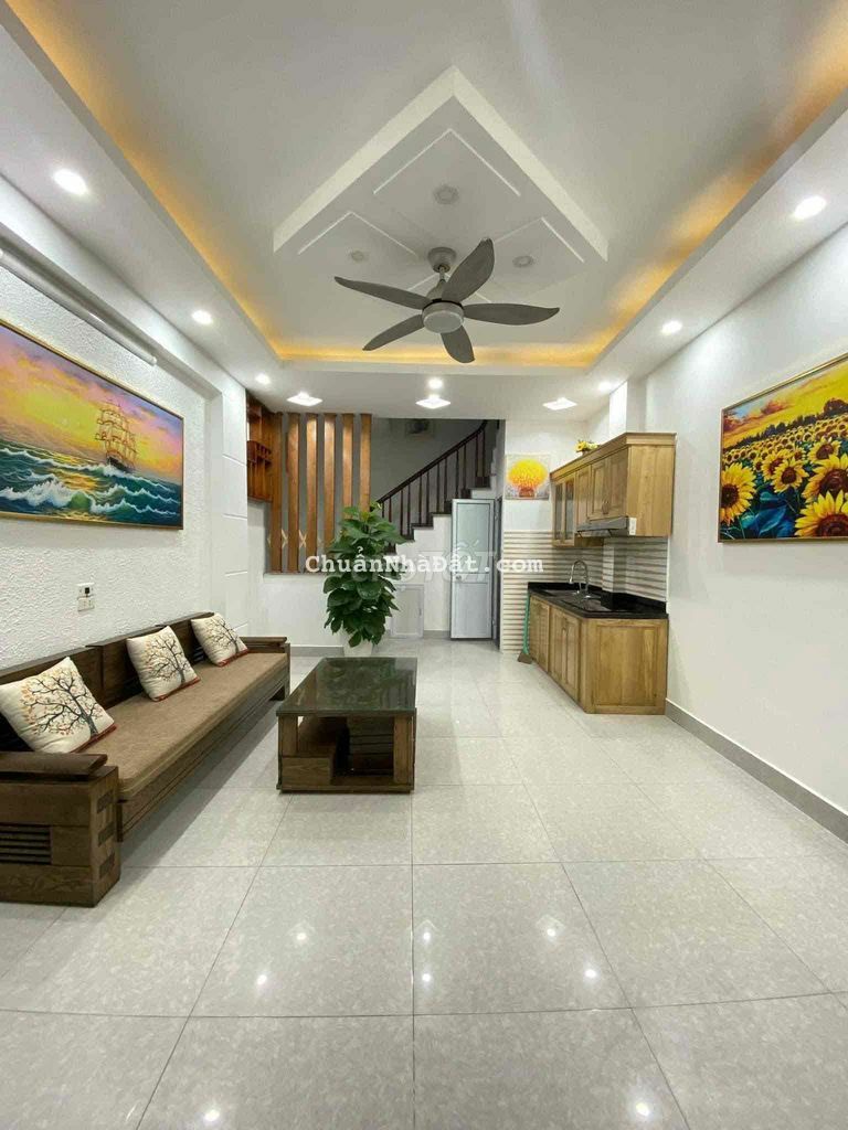 Thật 100%, bán nhà Cầu Giấy dưới 5 tỷ, ngõ ôtô, view hồ, gần phố