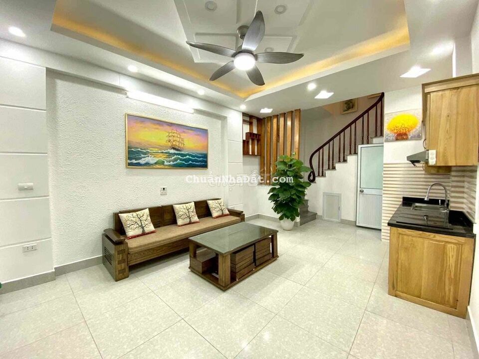 Thật 100%, bán nhà Cầu Giấy dưới 5 tỷ, ngõ ôtô, view hồ, gần phố