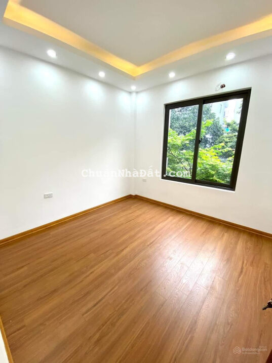 Chuyển công tác cần bán gấp! Bán nhà Hoa Bằng, Quận Cầu Giấy- ô tô tránh10m - 38m2 x5 tầng mới đẹp-