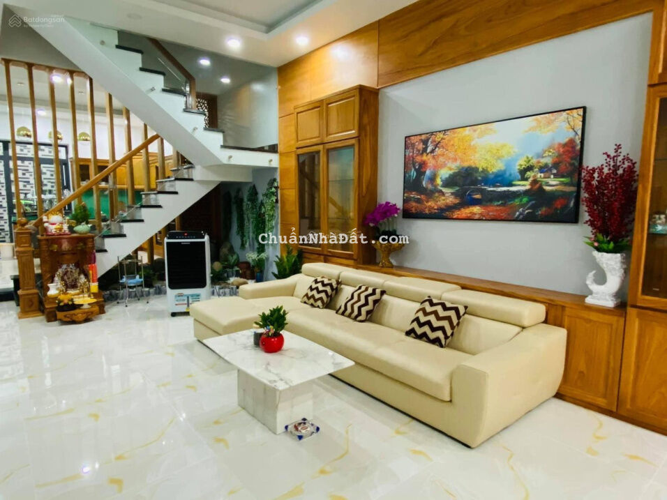 Chuyển công tác cần bán gấp! Bán nhà Hoa Bằng, Quận Cầu Giấy- ô tô tránh10m - 38m2 x5 tầng mới đẹp-