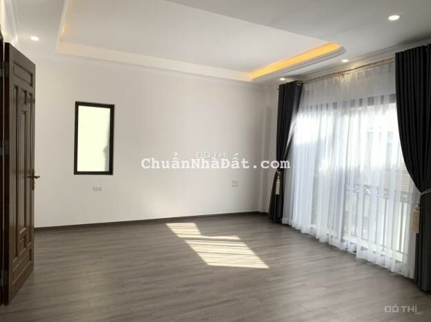 Bán nhà Nguyễn Văn Huyên, Cầu Giấy. 38m2 xây 5 tầng mới, lô góc 2 mặt thoáng mới giá 5 tỷ