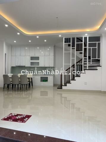 Bán nhà Nguyễn Văn Huyên, Cầu Giấy. 38m2 xây 5 tầng mới, lô góc 2 mặt thoáng mới giá 5 tỷ