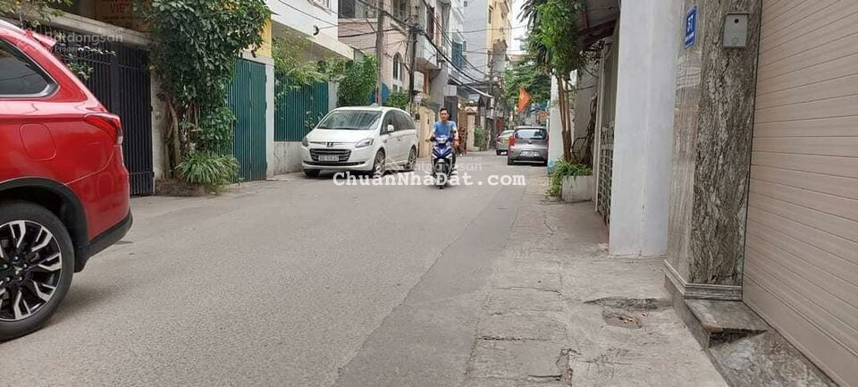 Bán đất tặng nhà ngõ 89 Lạc Long Quân, lô góc, 2 thoáng, sổ vuông, 40m2 hơn 4 tỷ