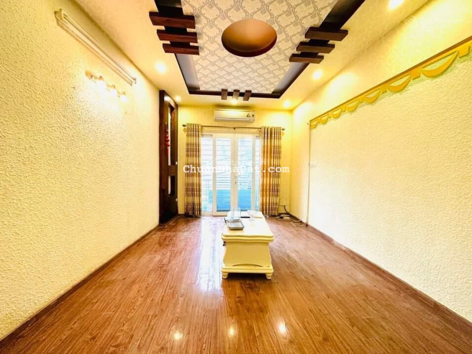 Chính chủ bán gấp nhà 5 tầng ngõ 81 Lạc Long Quân DT 40m2 giá 4 tỷ miễn trung gian, quảng cáo