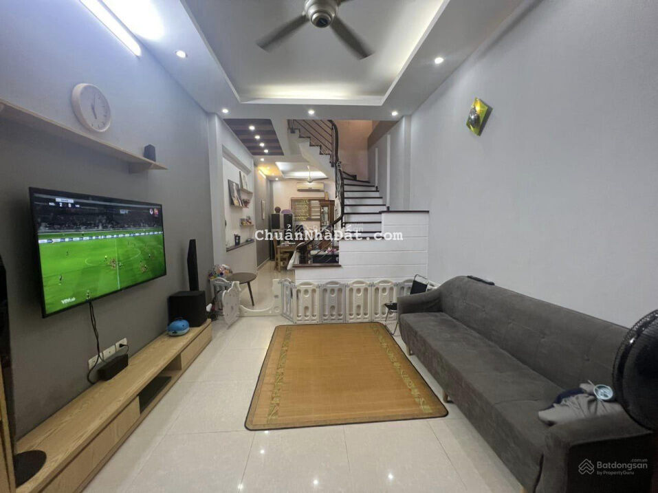 Bán đất tặng nhà ngõ 89 Lạc Long Quân, lô góc, 2 thoáng, sổ vuông, 40m2 hơn 4 tỷ