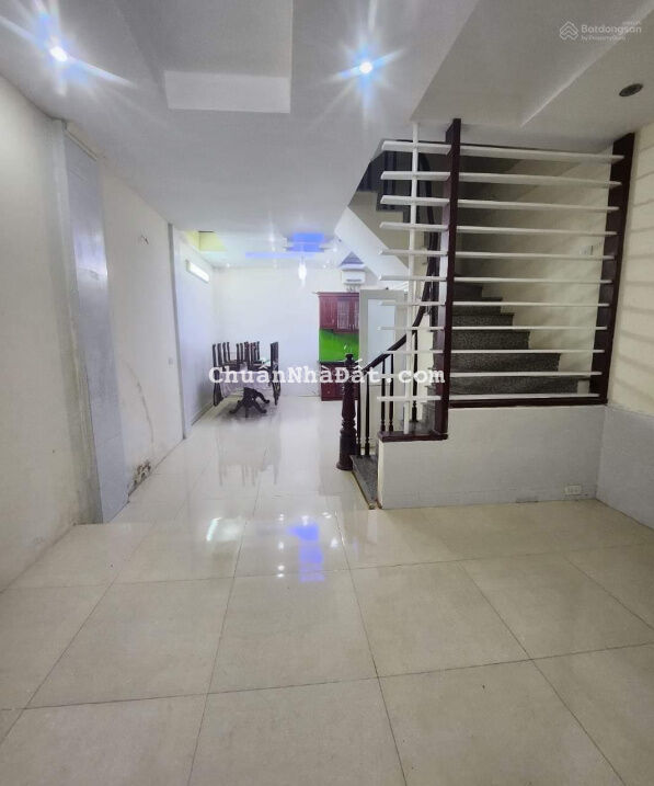 Nhà đẹp 5 tầng 79/46 Cầu Giấy DT 40m2 giá 4.2 tỷ ngõ thông 3 gác đỗ cửa, ở và cho thuê đều ok hết