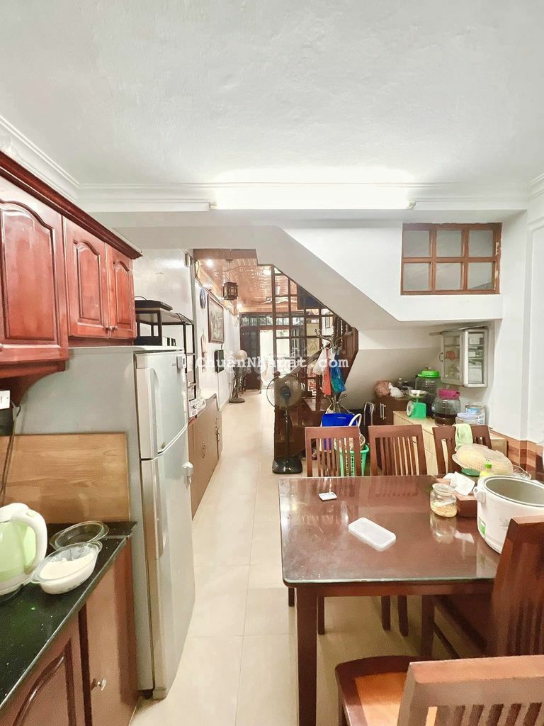 BÁN NHÀ LẠC LONG QUÂN-40M2-NỘI THẤT ĐẸP-NGÕ NÔNG GẦN PHỐ