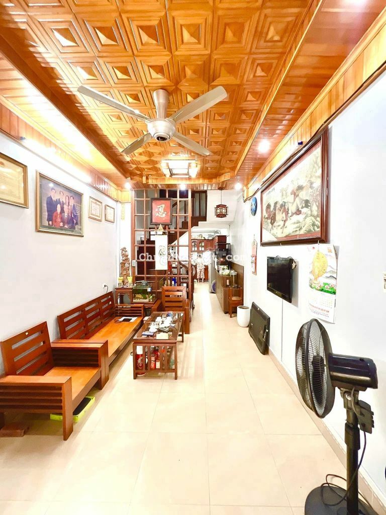 BÁN NHÀ LẠC LONG QUÂN-40M2-NỘI THẤT ĐẸP-NGÕ NÔNG GẦN PHỐ