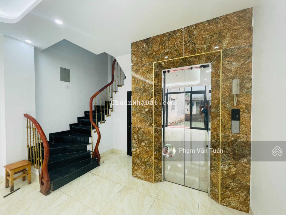 Hiếm! Nhà cực đẹp 40m2x7T Thang Máy chỉ 5.3 tỷ. Lô góc, trung tâm phố Hoàng Quốc Việt, Võ Chí Công.