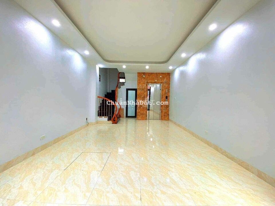 Võ Chí Công 40m2-6Tầng-Thang Máy-Lô Góc-Ngõ Thoáng-Nhỉnh 5tỷ